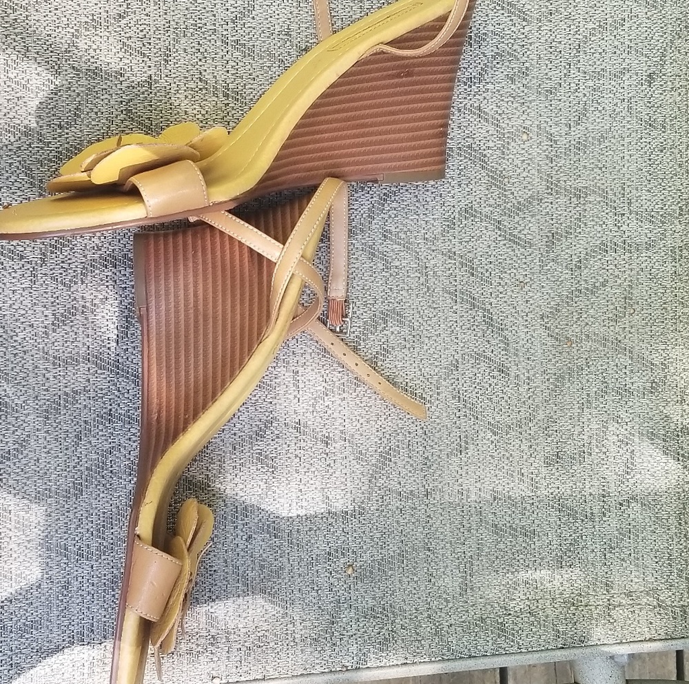 Fioni all leather Italian golden summer wedge sz10 - Picture 4 of 8